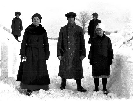 Snow with group 1918b